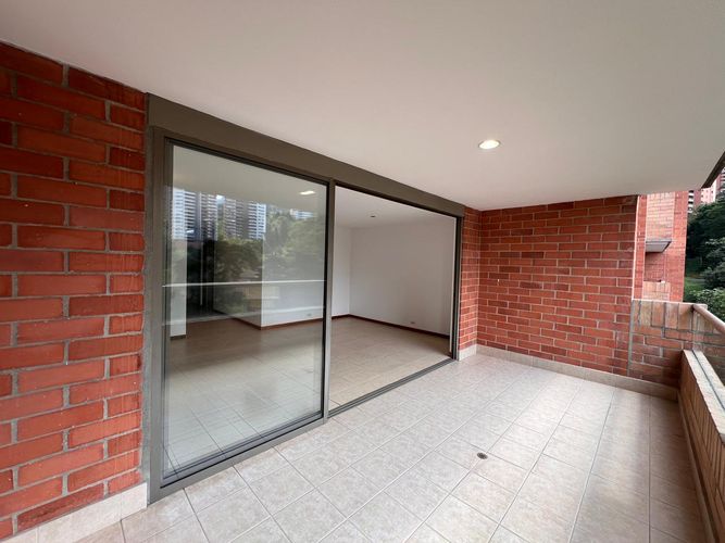 Apartamento de 3 alcobas en arriendo en El Tesoro, Medellín, 120 m² · foto 2 de 20
