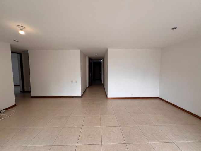 Apartamento de 3 alcobas en arriendo en El Tesoro, Medellín, 120 m² · foto 3 de 20