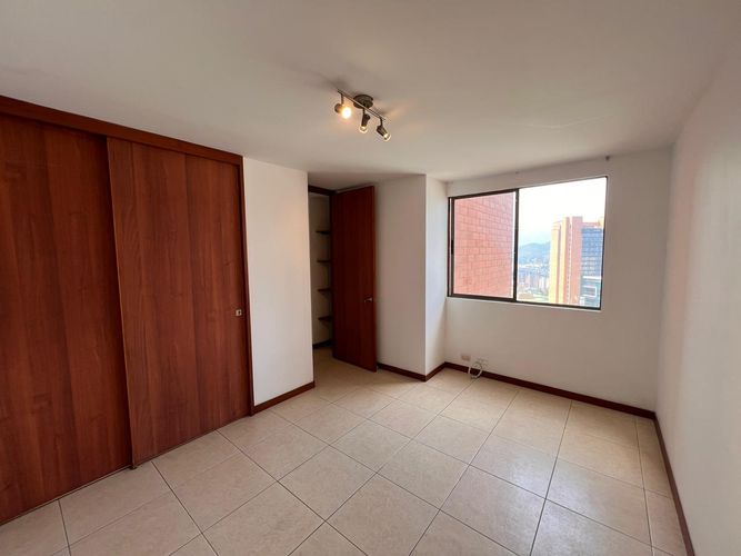 Apartamento de 3 alcobas en arriendo en El Tesoro, Medellín, 120 m² · foto 5 de 20