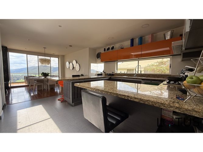 Casa de 4 alcobas en venta en Aposentos Parte Alta, Sopó, 680 m² · foto 2 de 24