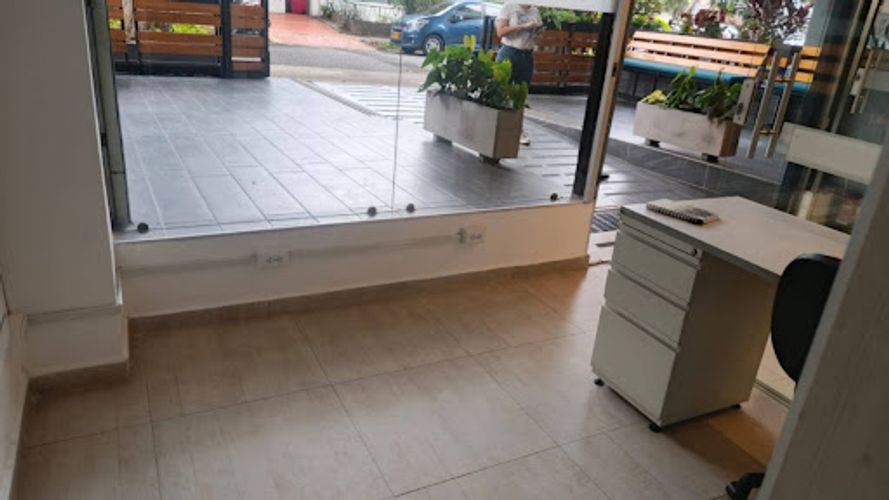 Local en arriendo en Suramericana, Medellín, 12 m² · foto 2 de 7
