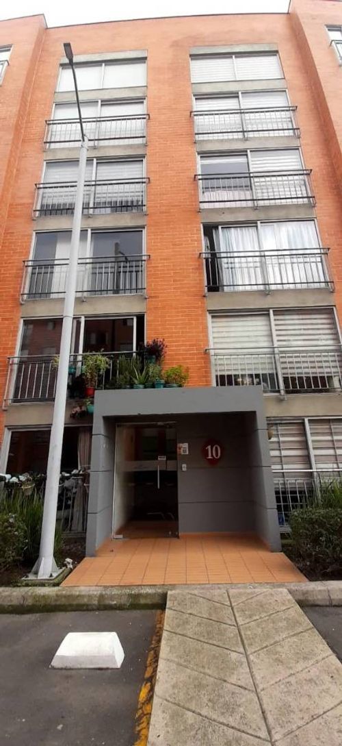 Apartamento de 3 alcobas en venta en La Aurora, Funza, 100 m² · foto 2 de 19