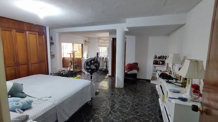 Casa de 5 alcobas en venta en San Joaquin, Cali, 300 m² · foto 9 de 19