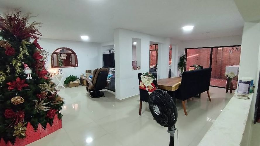 Casa de 5 alcobas en venta en San Joaquin, Cali, 300 m² · foto 10 de 19