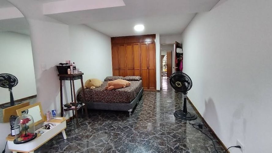 Casa de 5 alcobas en venta en San Joaquin, Cali, 300 m² · foto 17 de 19