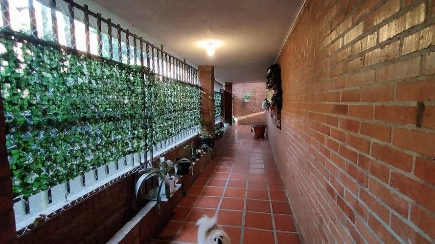 Casa de 5 alcobas en venta en San Joaquin, Cali, 300 m² · foto 14 de 19