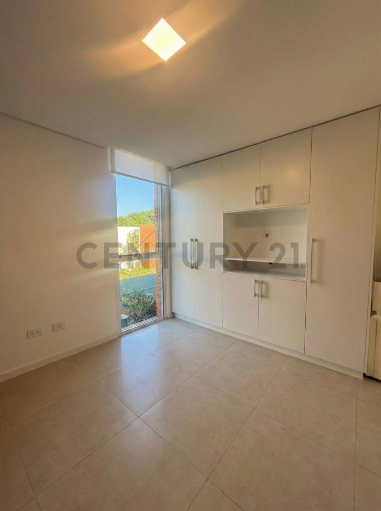 Dúplex en alquiler en Laurelty, Luque — foto 2