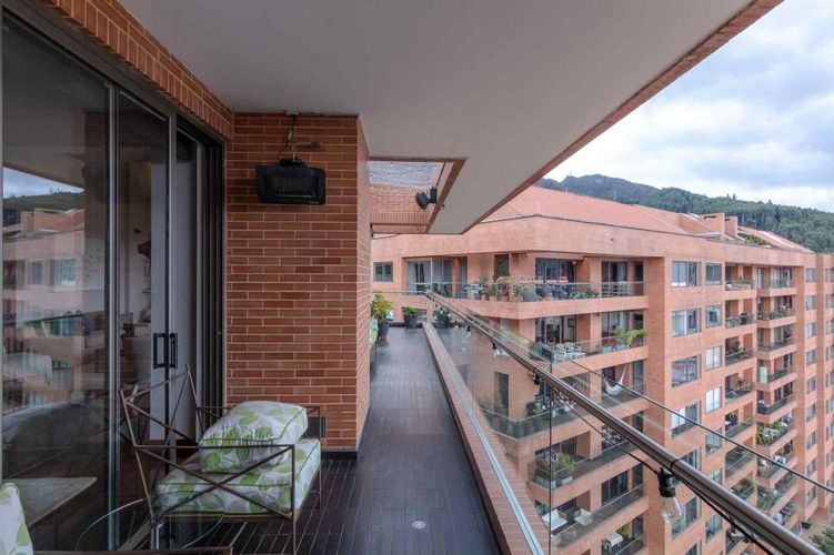 Apartamento de 4 alcobas en venta en Cerros De Los Alpes, Bogotá, 430 m² · foto 5 de 19