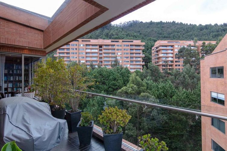 Apartamento de 4 alcobas en venta en Cerros De Los Alpes, Bogotá, 430 m² · foto 6 de 19