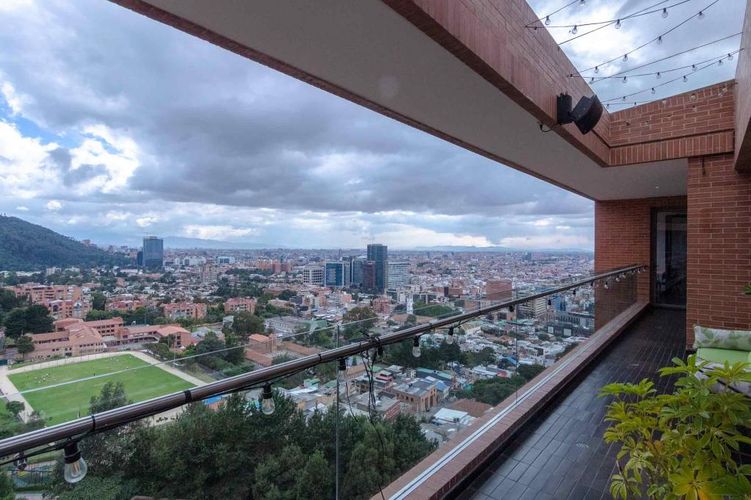 Apartamento de 4 alcobas en venta en Cerros De Los Alpes, Bogotá, 430 m² · foto 7 de 19
