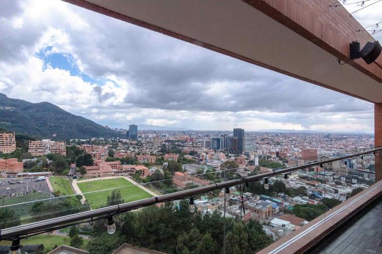 Apartamento de 4 alcobas en venta en Cerros De Los Alpes, Bogotá, 430 m² · foto 8 de 19