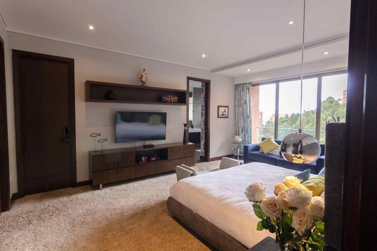 Apartamento de 4 alcobas en venta en Cerros De Los Alpes, Bogotá, 430 m² · foto 13 de 19
