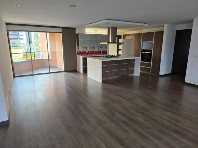 Apartamento de 3 alcobas en venta en Castropol, Medellín, 150 m² · foto 4 de 20