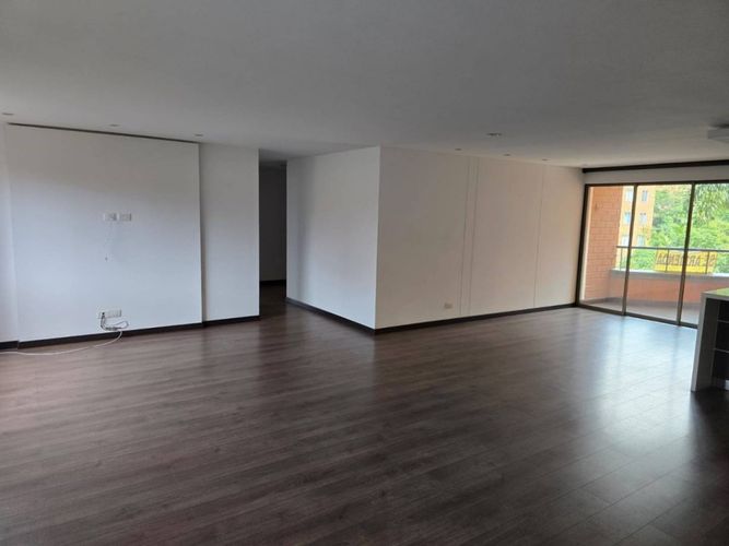 Apartamento de 3 alcobas en venta en Castropol, Medellín, 150 m² · foto 9 de 20