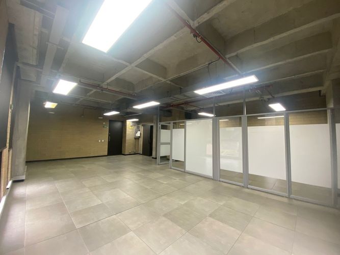 Oficina en arriendo en Cristo Rey, Medellín, 77 m² · foto 5 de 9