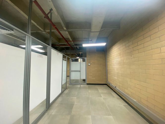 Oficina en arriendo en Cristo Rey, Medellín, 77 m² · foto 8 de 9