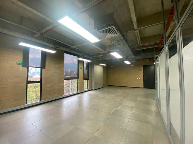 Oficina en arriendo en Cristo Rey, Medellín, 77 m² · foto 3 de 9
