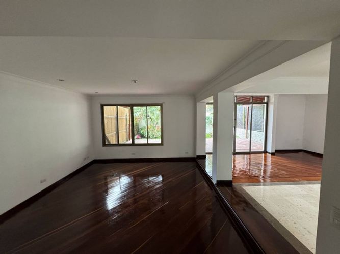 Casa de 4 alcobas en venta en Altos Del Poblado, Medellín, 275 m² · foto 2 de 14