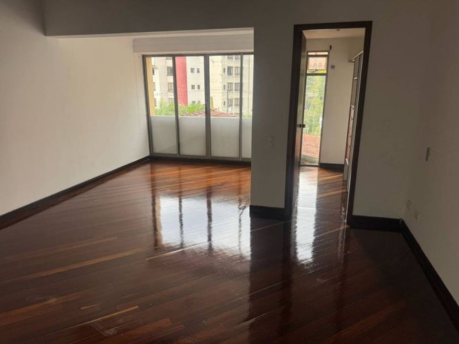 Casa de 4 alcobas en venta en Altos Del Poblado, Medellín, 275 m² · foto 3 de 14