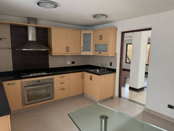 Casa de 4 alcobas en venta en Altos Del Poblado, Medellín, 275 m² · foto 4 de 14