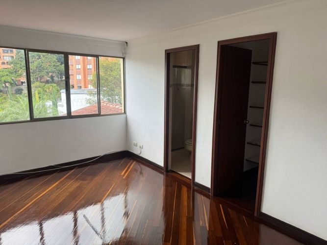 Casa de 4 alcobas en venta en Altos Del Poblado, Medellín, 275 m² · foto 8 de 14