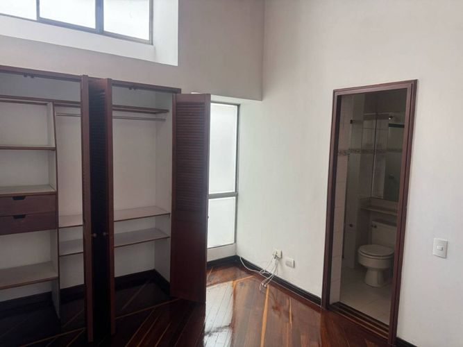 Casa de 4 alcobas en venta en Altos Del Poblado, Medellín, 275 m² · foto 9 de 14