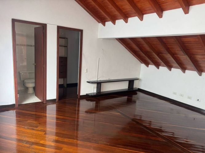 Casa de 4 alcobas en venta en Altos Del Poblado, Medellín, 275 m² · foto 10 de 14
