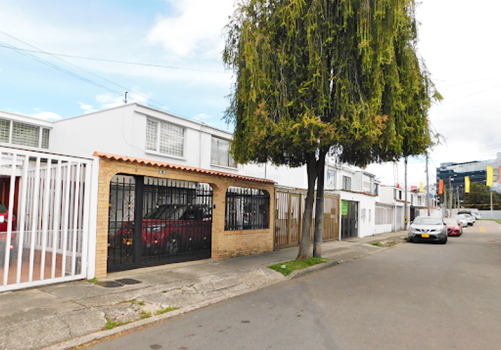 Casa de 7 alcobas en venta en Polo Club, Bogotá, 233 m² · foto 2 de 24