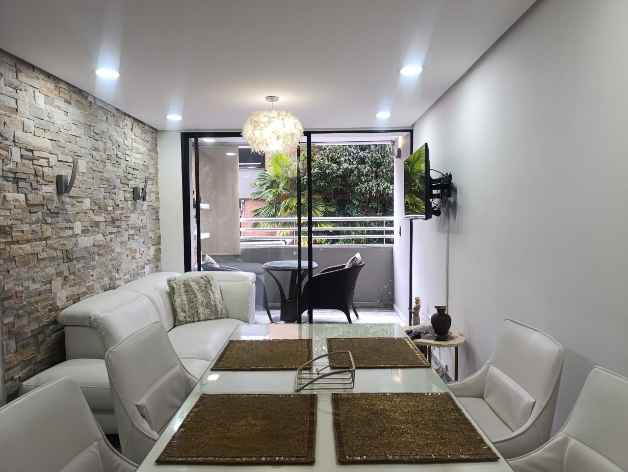 Apartamento en venta en El Poblado, Medellín · foto 2 de 18