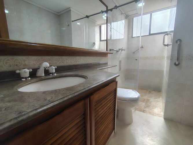 Apartamento de 3 alcobas en arriendo en El Poblado, Medellín, 144 m² · foto 16 de 18