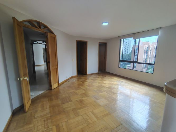 Apartamento de 3 alcobas en arriendo en El Poblado, Medellín, 144 m² · foto 8 de 18