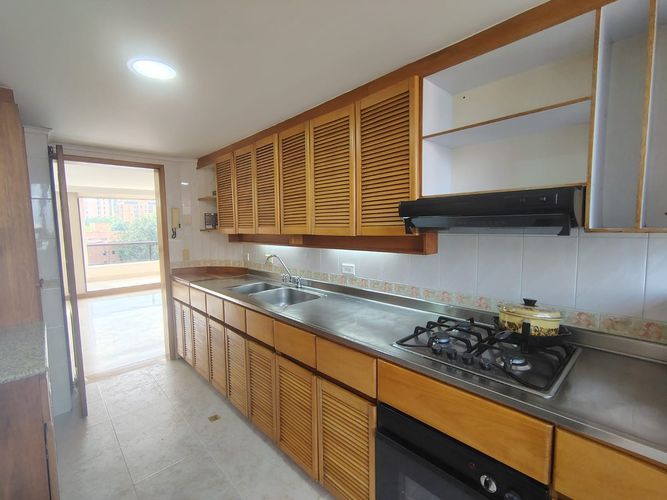 Apartamento de 3 alcobas en arriendo en El Poblado, Medellín, 144 m² · foto 11 de 18