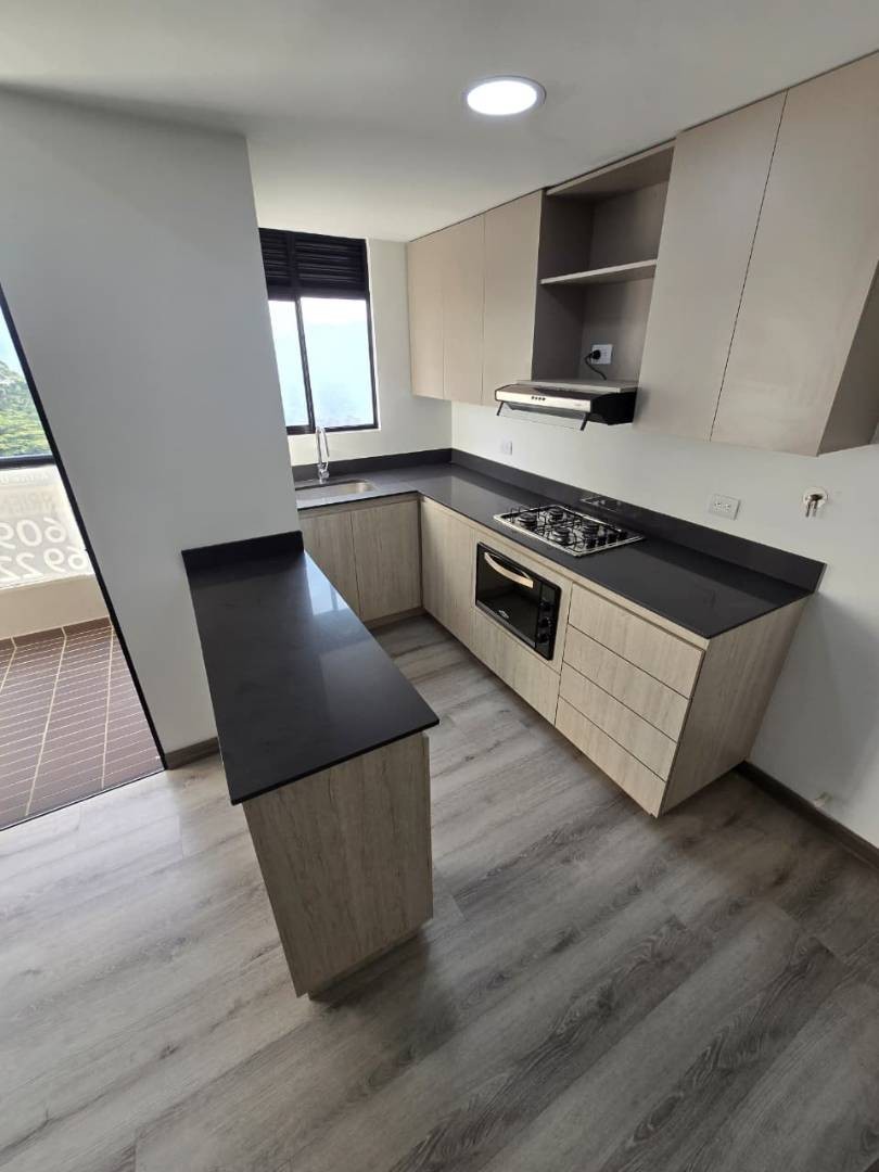 Apartamento en arriendo en Las Palmas, Medellín · foto 2 de 19