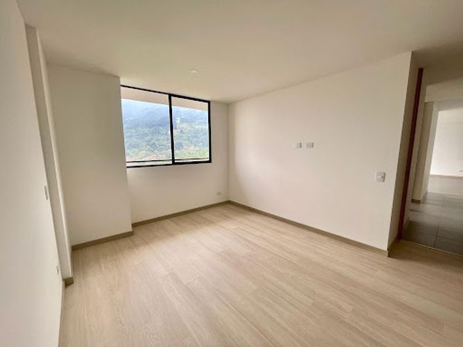 Apartamento de 3 alcobas en arriendo en Loma Del Escobero, Envigado, 100 m² · foto 2 de 24