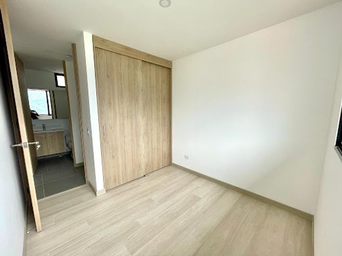 Apartamento de 3 alcobas en arriendo en Loma Del Escobero, Envigado, 100 m² · foto 19 de 24