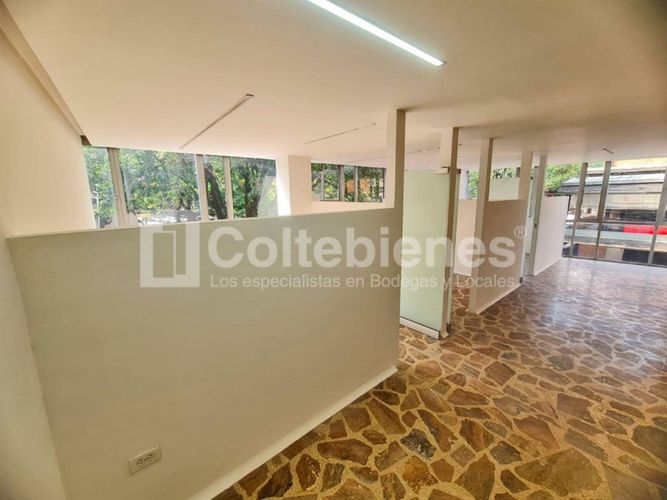 Oficina en arriendo en Estadio, Medellín, 81 m² · foto 2 de 13