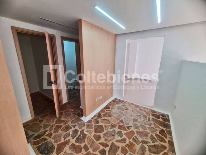 Oficina en arriendo en Estadio, Medellín, 81 m² · foto 9 de 13