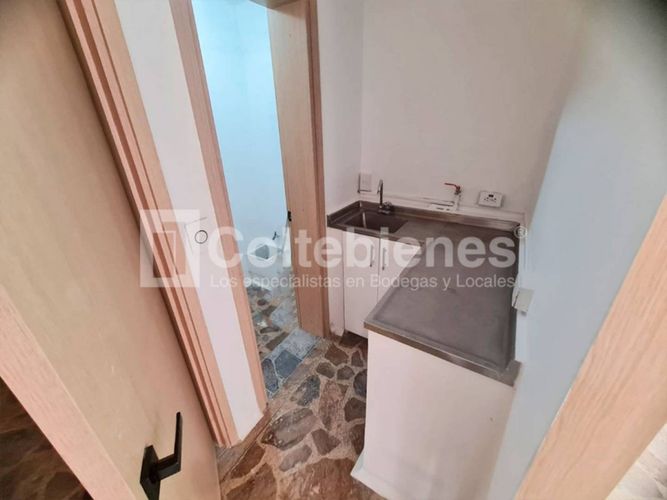 Oficina en arriendo en Estadio, Medellín, 81 m² · foto 10 de 13