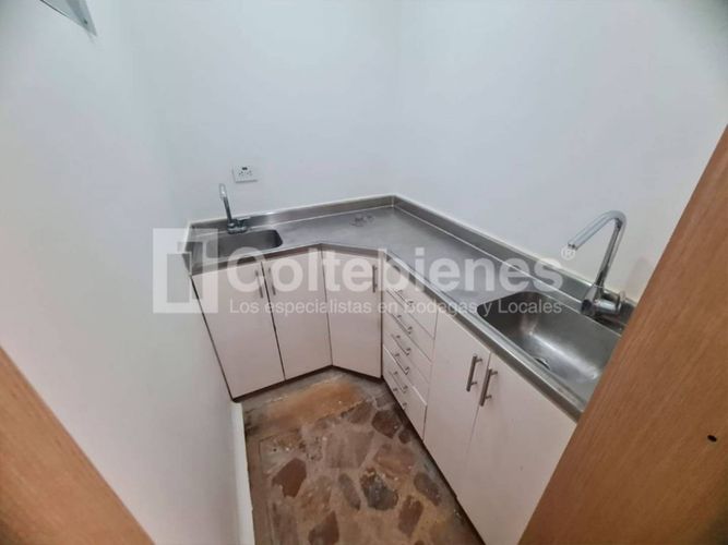 Oficina en arriendo en Estadio, Medellín, 81 m² · foto 12 de 13