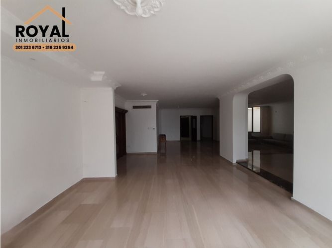 Apartamento de 3 alcobas en venta en Altos Del Prado, Barranquilla, 250 m² · foto 2 de 24