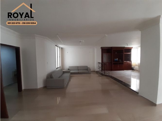Apartamento de 3 alcobas en venta en Altos Del Prado, Barranquilla, 250 m² · foto 3 de 24
