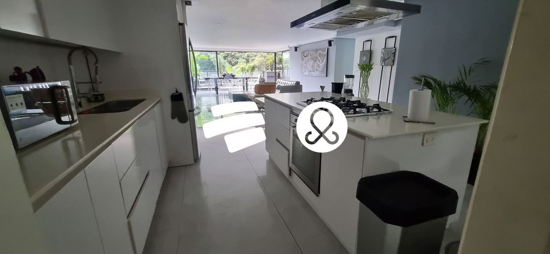 Apartamento de 4 alcobas en venta en El Poblado, Medellín, 272 m² · foto 3 de 24