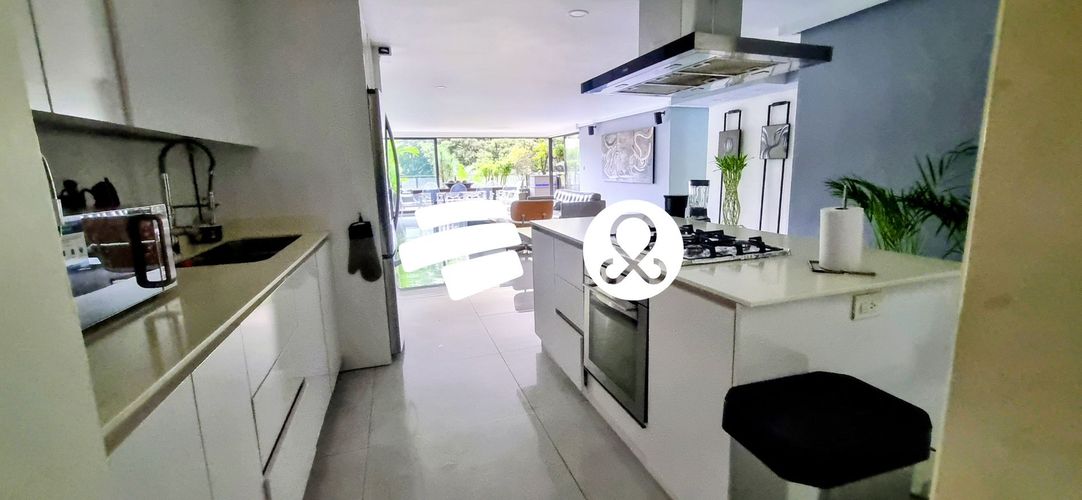 Apartamento de 4 alcobas en venta en El Poblado, Medellín, 272 m² · foto 5 de 24