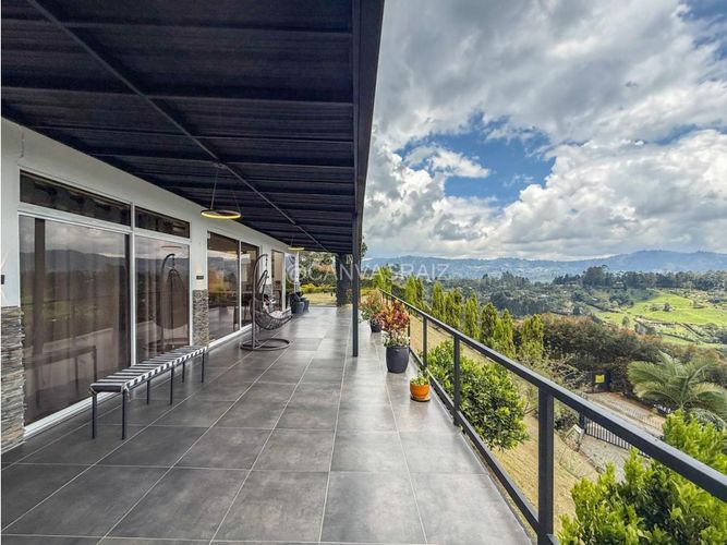 Casa de 3 alcobas en venta en Guarne, 280 m² · foto 10 de 24