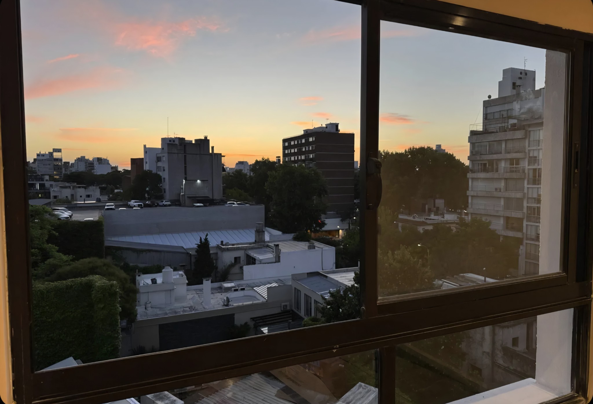 Exclusivo apartamento a estrenar en el vibrante corazón de Punta Carretas: 1 dormitorio, 1 baño, diseño moderno y servicios premium a su alcance.