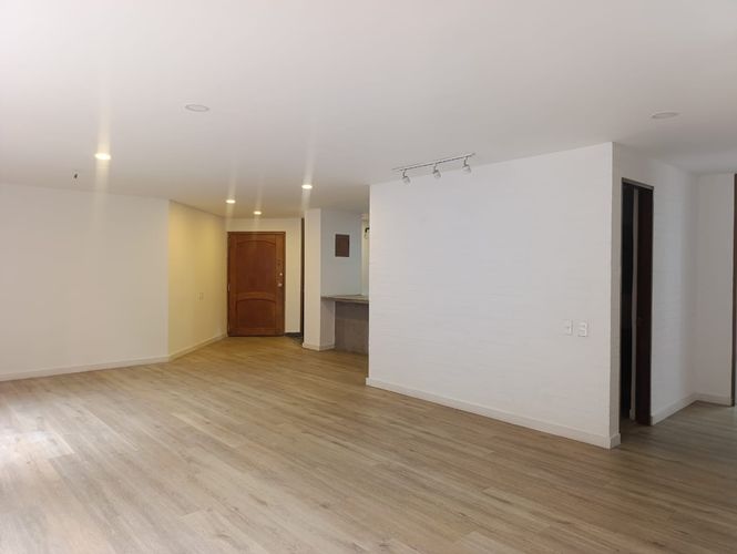 Apartamento de 2 alcobas en venta en El Poblado, Medellín, 120 m² · foto 5 de 18