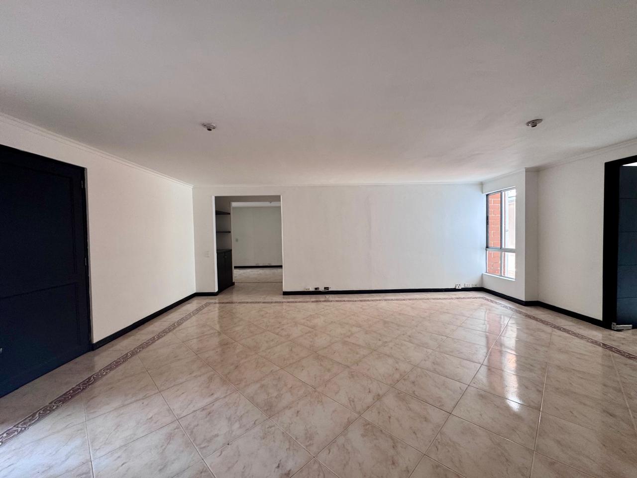 Apartamento en arriendo en Laureles, Medellín · foto 2 de 18