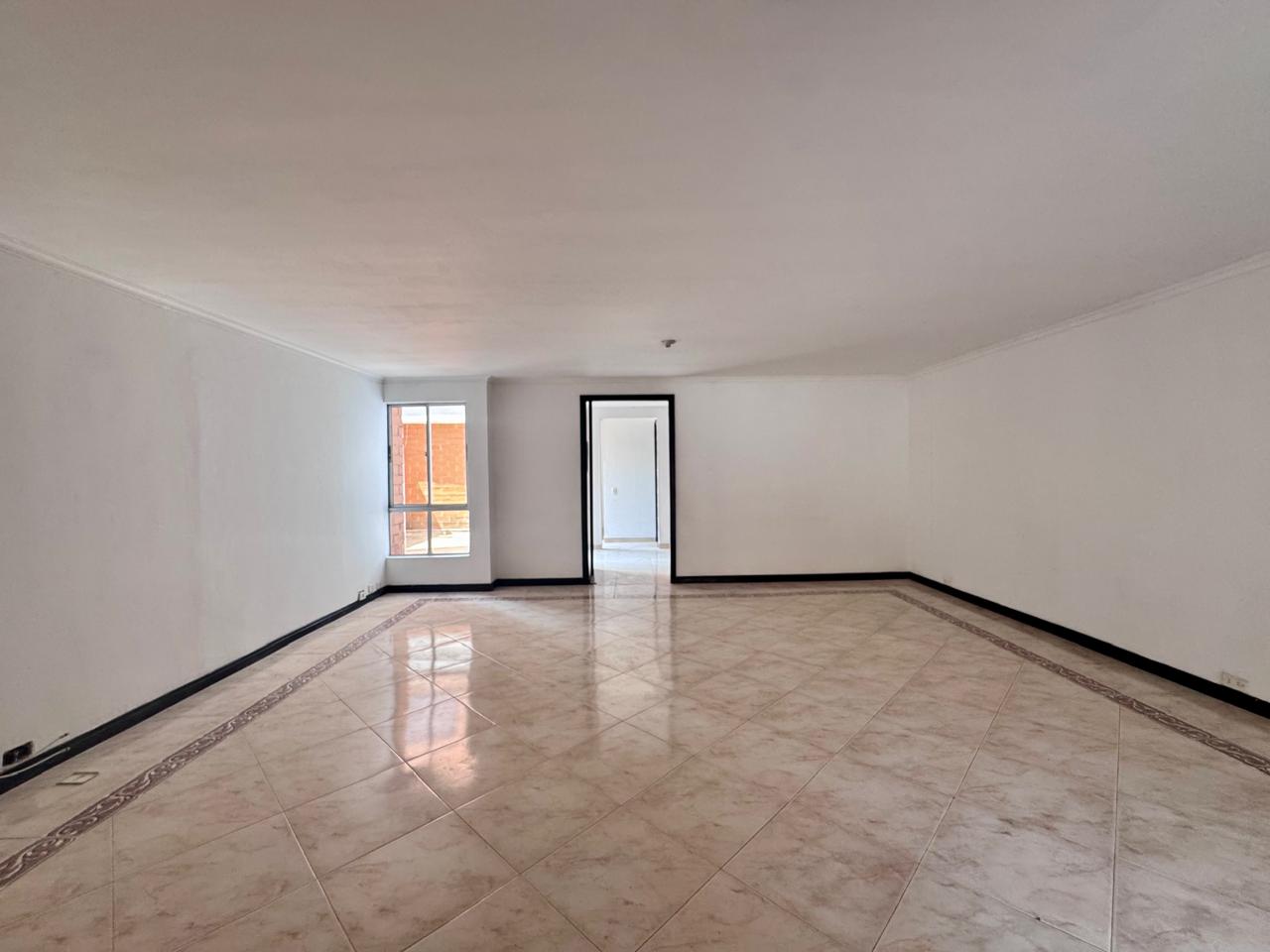 Apartamento en arriendo en Laureles, Medellín · foto 3 de 18