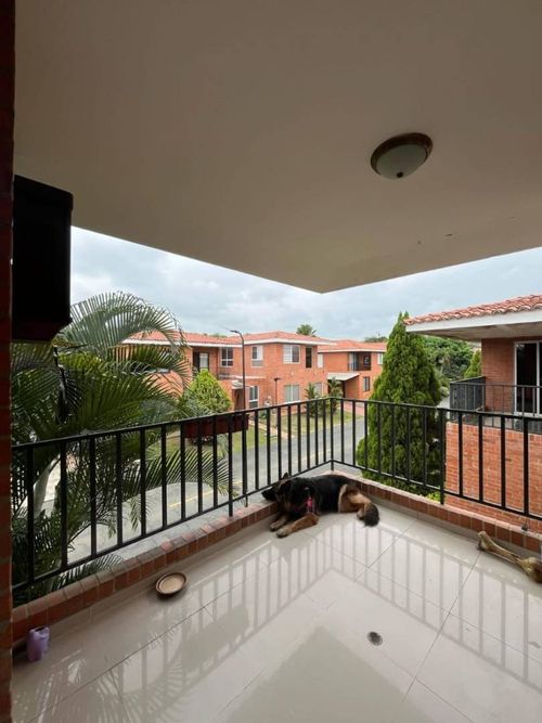 Casa de 5 alcobas en venta en El Castillo, Jamundí, 267 m² · foto 2 de 11