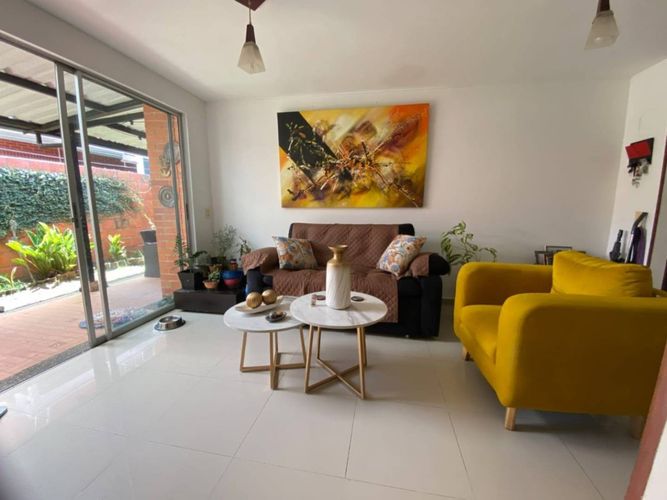 Casa de 5 alcobas en venta en El Castillo, Jamundí, 267 m² · foto 5 de 11